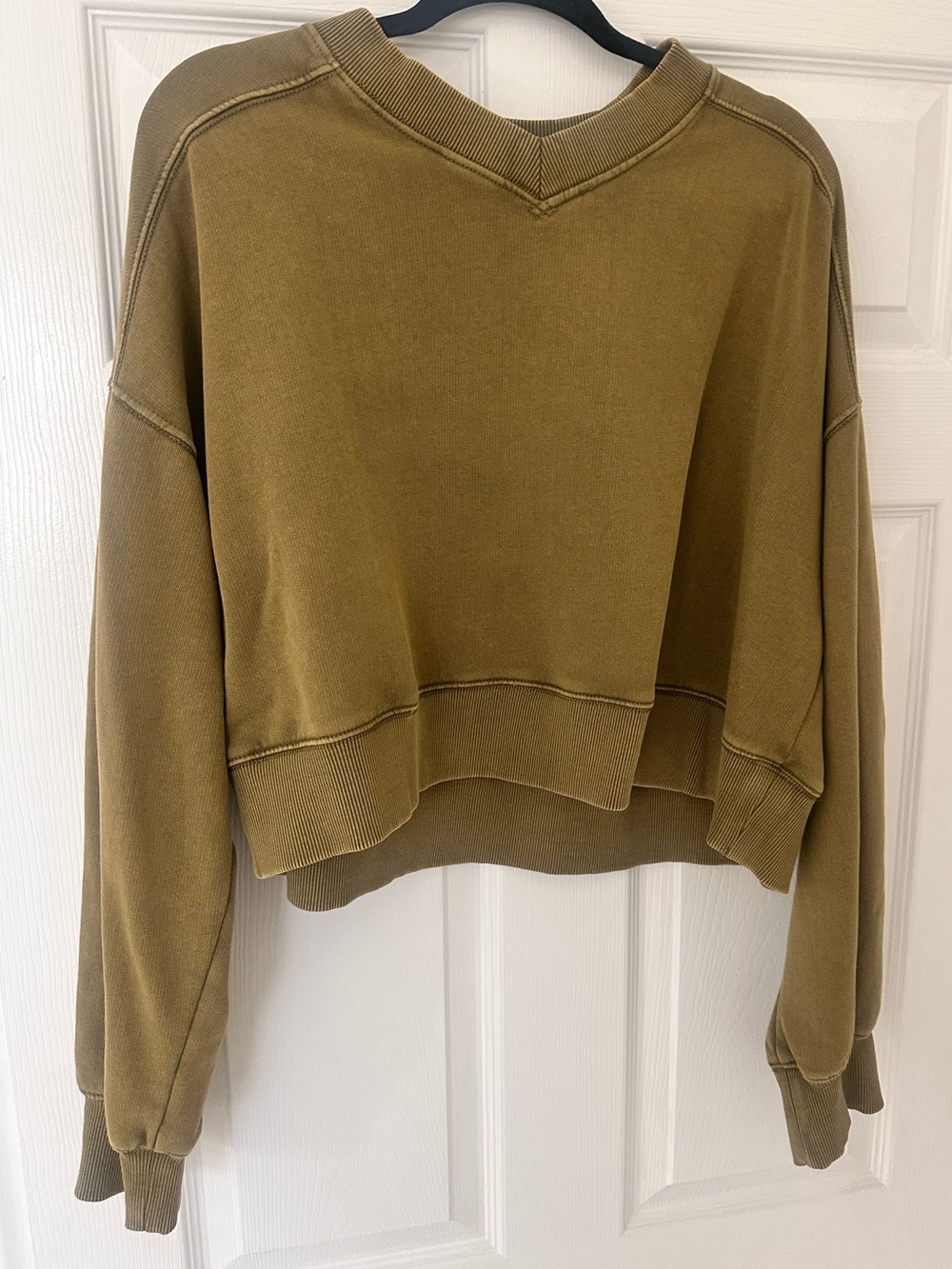 Free People Movement Olive Green Cropped V-Neck Sweatshirt Size Large
